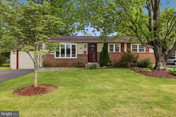 801 Valley Rd, WARMINSTER, PA 18974