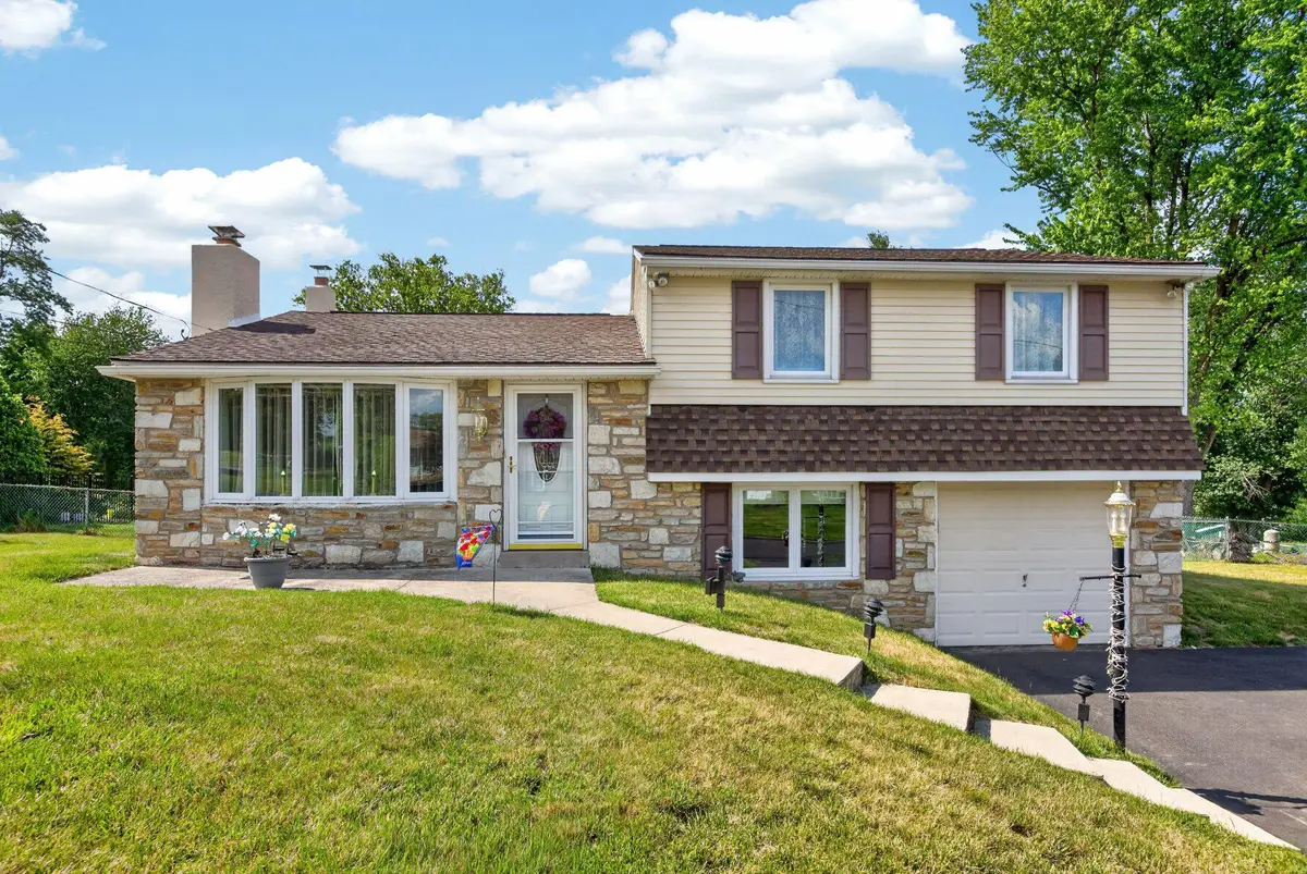 43 N Marmic Dr, Southampton, PA 18966 - #1