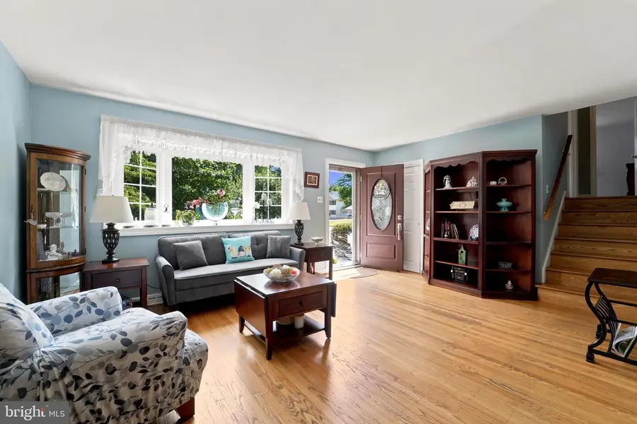 902 Carlin Dr, Southampton, PA 18966 - #2