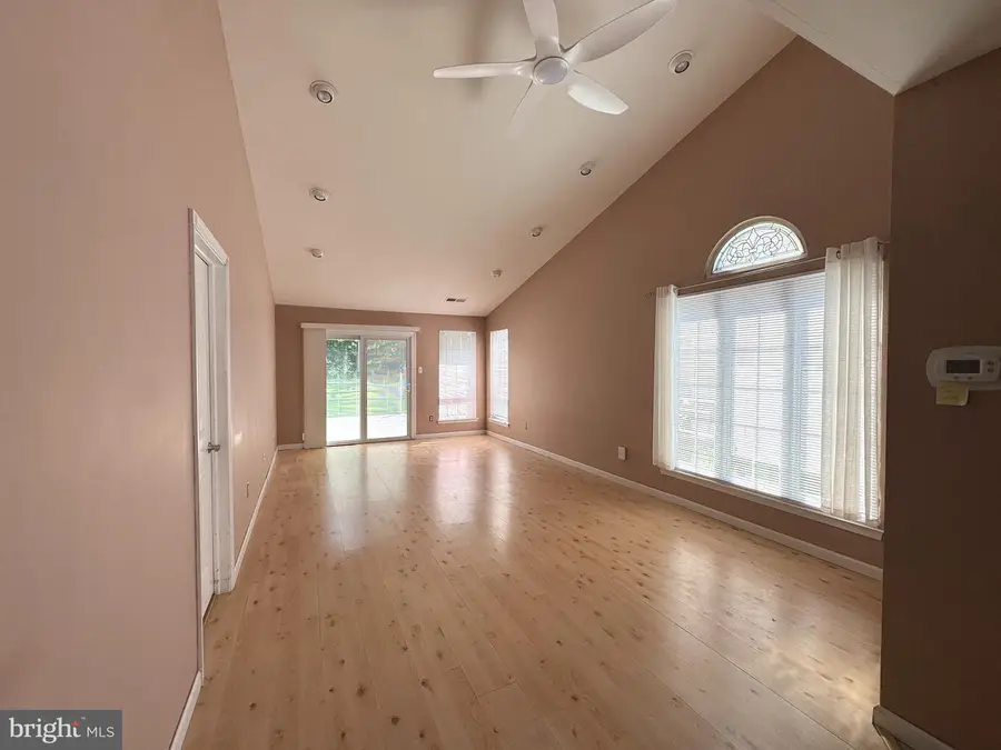 290 Woods Edge Pl, Langhorne, PA 19047 - #3
