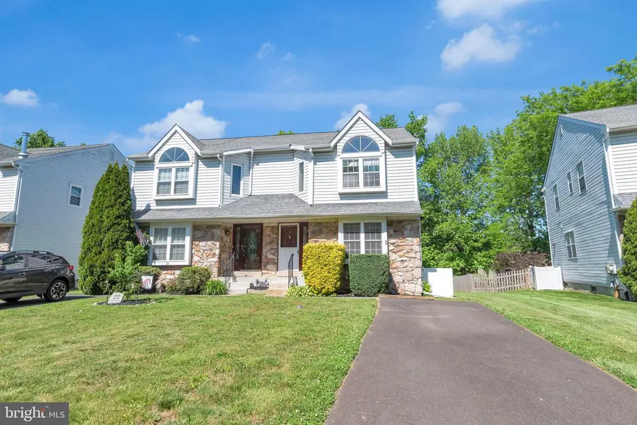 24 Pearl Dr, Doylestown, PA 18901 - #2