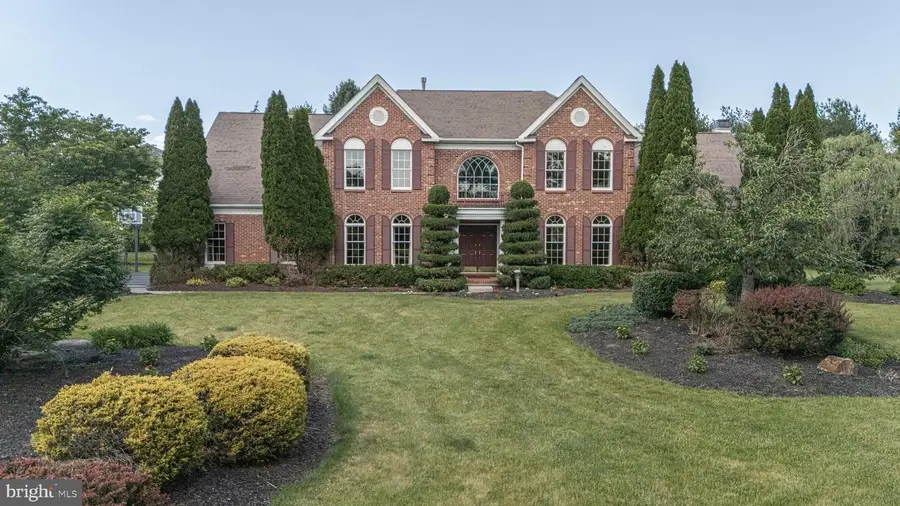 2062 Silverwood Dr, Newtown, PA 18940 - #2