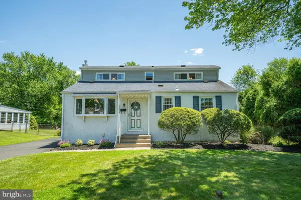 2029 Terrace Dr, FEASTERVILLE TREVOSE, PA 19053