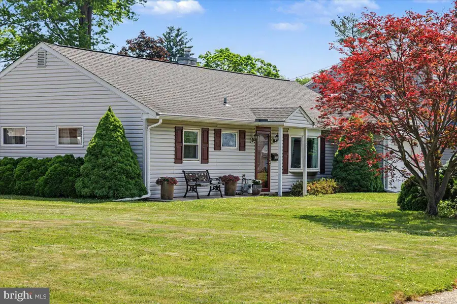 695 Locust Rd, Warminster, PA 18974 - #2