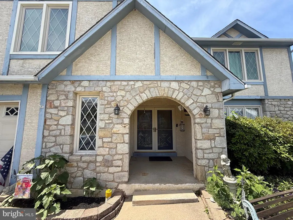 418 Welsford Rd, Fairless Hills, PA 19030 - #1