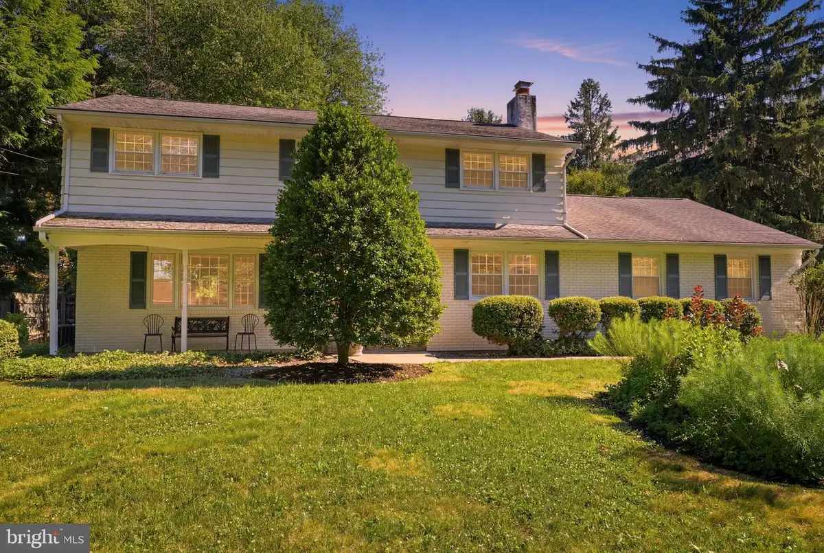 949 Queens Dr, Yardley, PA 19067 - #1
