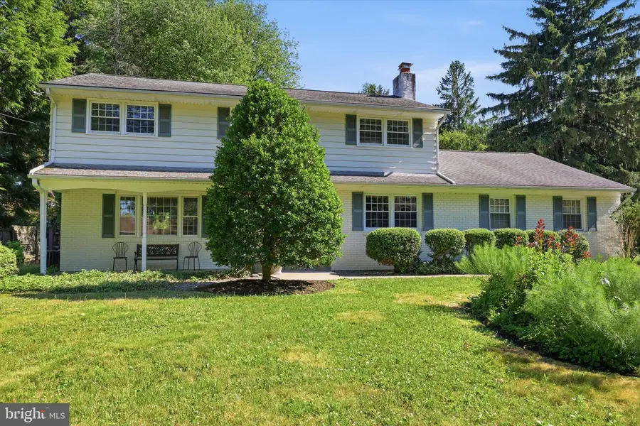949 Queens Dr, Yardley, PA 19067 - #2