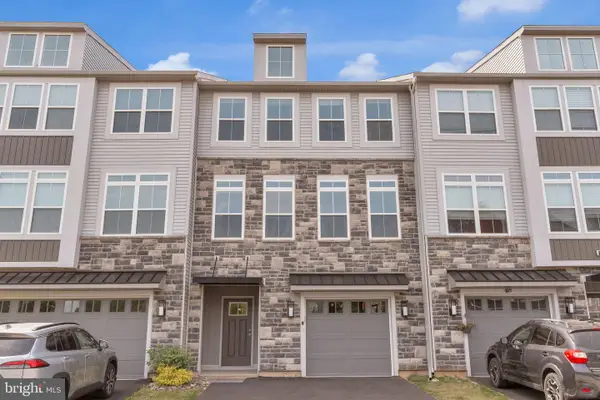 10 Independence Ct, PERKASIE, PA 18944