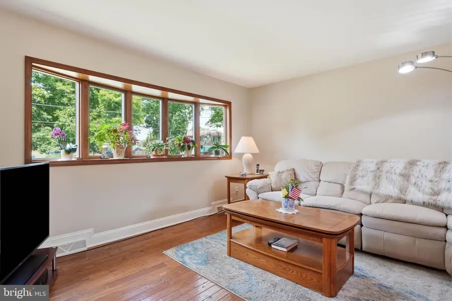 688 Fairfield Dr, Warminster, PA 18974 - #3
