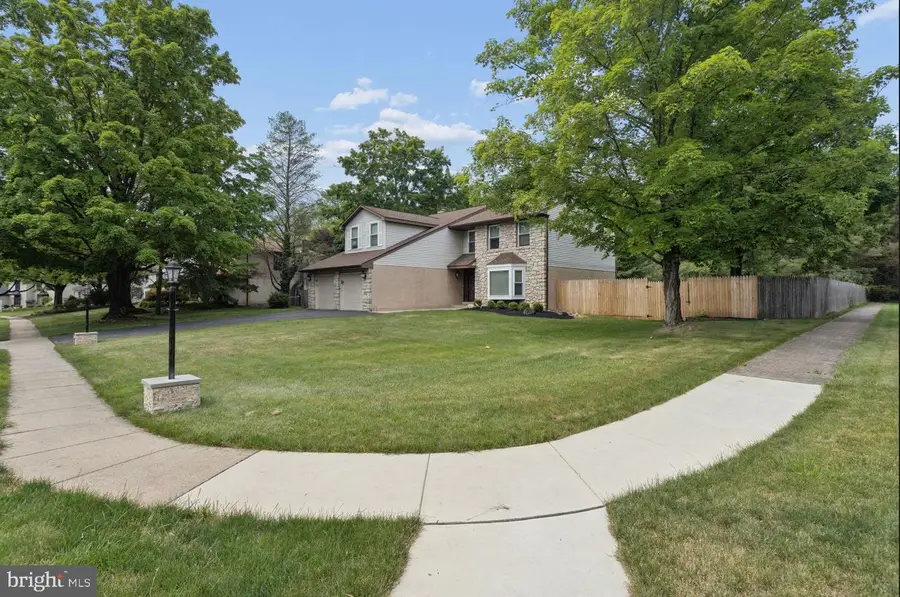 1297 Quarry Commons Dr, Yardley, PA 19067 - #2