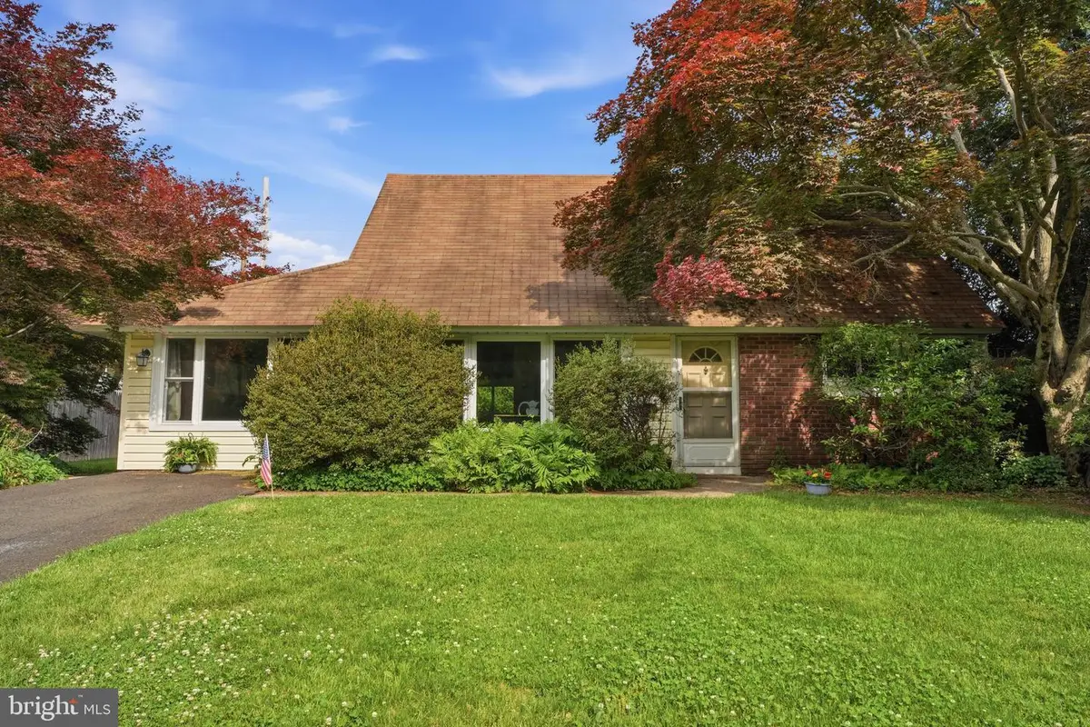 58 Trail Rd, Levittown, PA 19056 - #1
