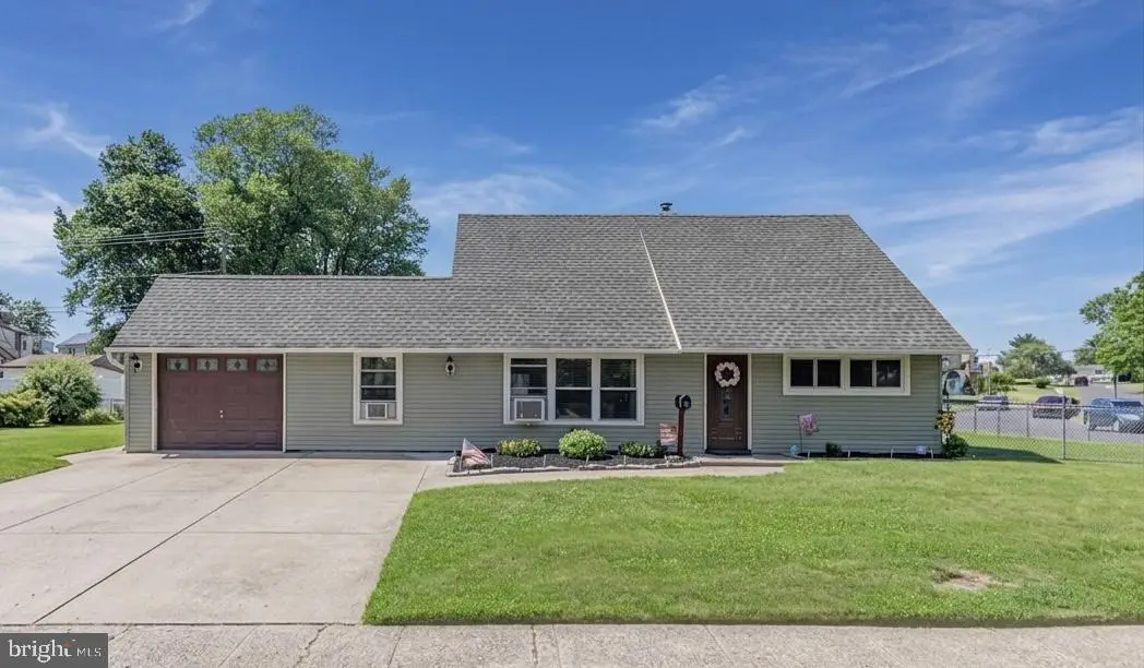 46 Twin Oak Dr, Levittown, PA 19056 - #1