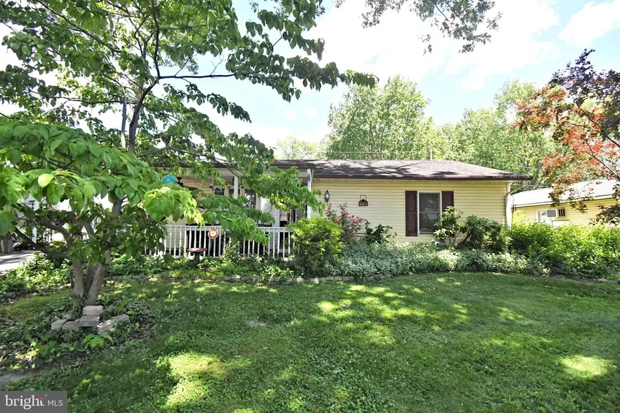 70 Tall Pine Ln, Levittown, PA 19054 - #2