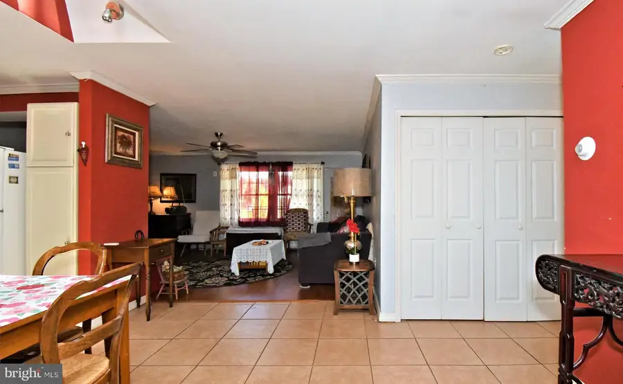 70 Tall Pine Ln, Levittown, PA 19054 - #3