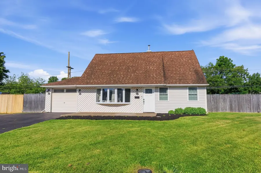 95 Cardinal Rd, Levittown, PA 19057 - #2