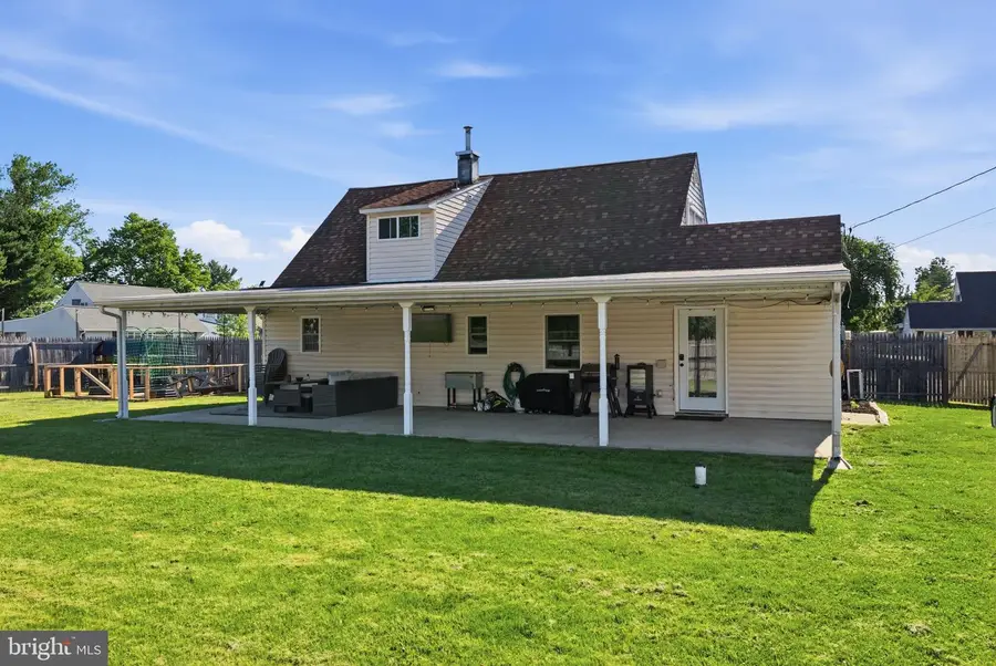 95 Cardinal Rd, Levittown, PA 19057 - #3