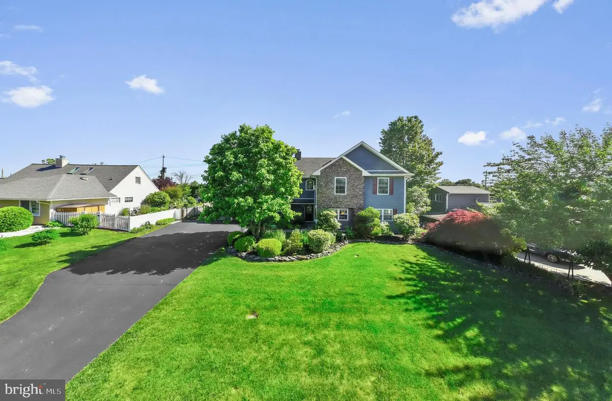21 Red Rose Dr, Levittown, PA 19056 - #1
