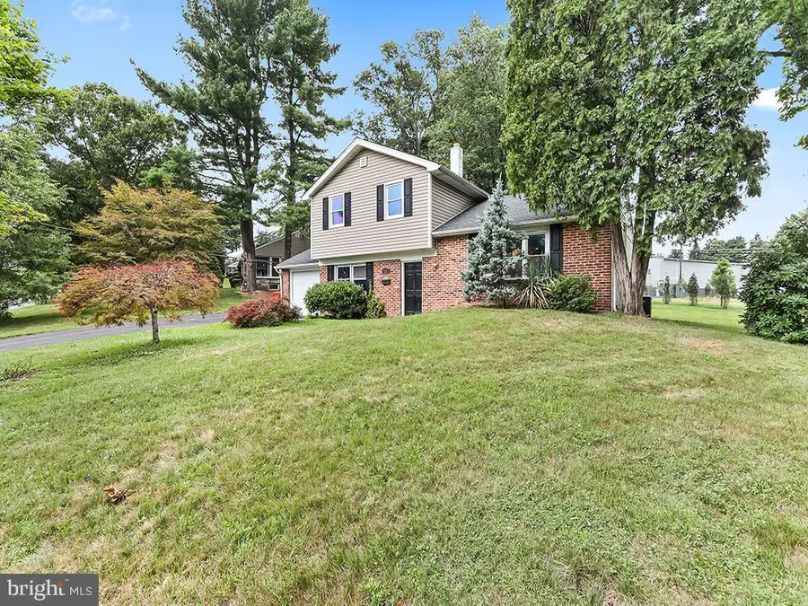 821 Sweetbriar Dr, Warminster, PA 18974 - #3