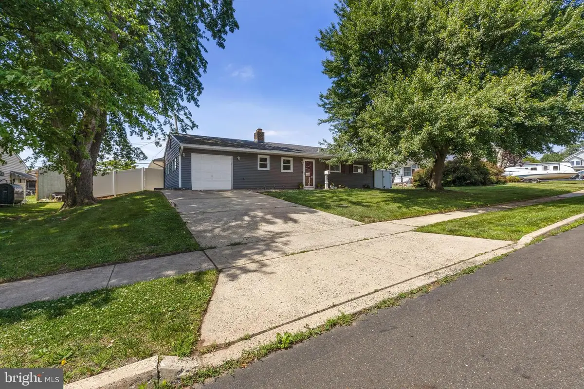 49 Meadow Ln, Levittown, PA 19054 - #1