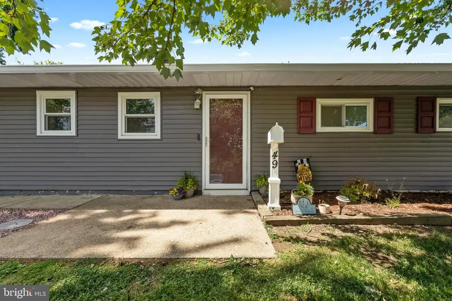 49 Meadow Ln, Levittown, PA 19054 - #3
