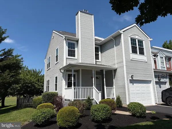 51 Kirkwood Dr, NEWTOWN, PA 18940