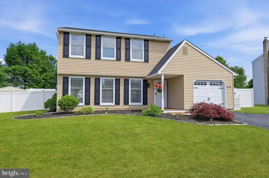 228 Hampton Dr, Langhorne, PA 19047 - #2