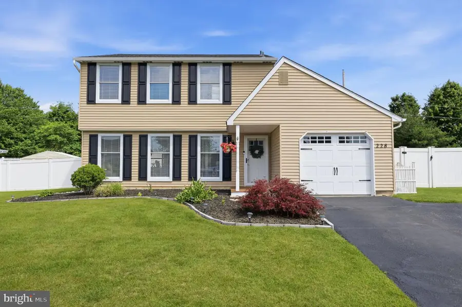 228 Hampton Dr, Langhorne, PA 19047 - #3