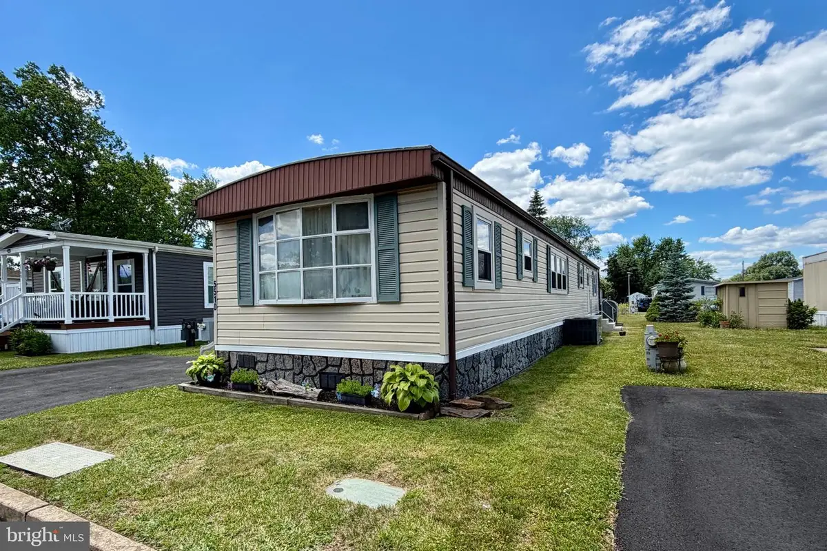 5510 Golden Dr, Morrisville, PA 19067 - #1