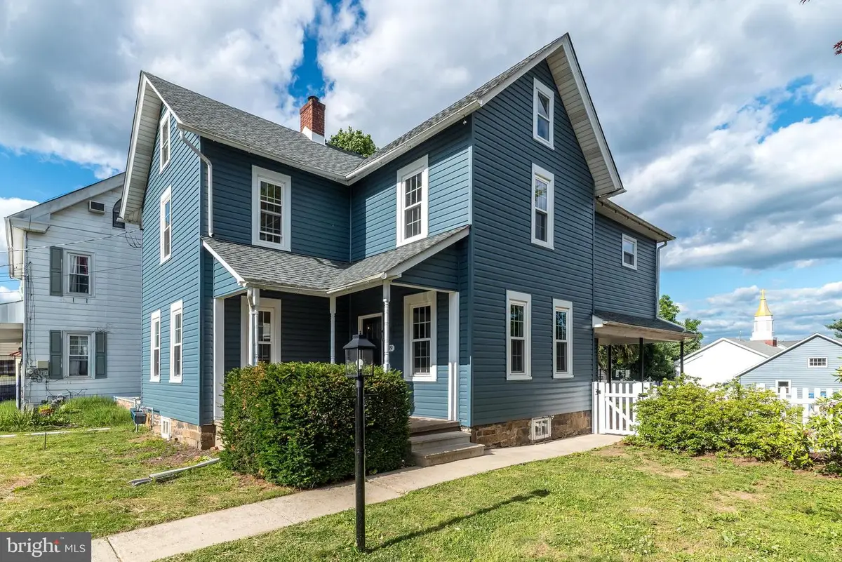 39 S Ninth St, Quakertown, PA 18951 - #1