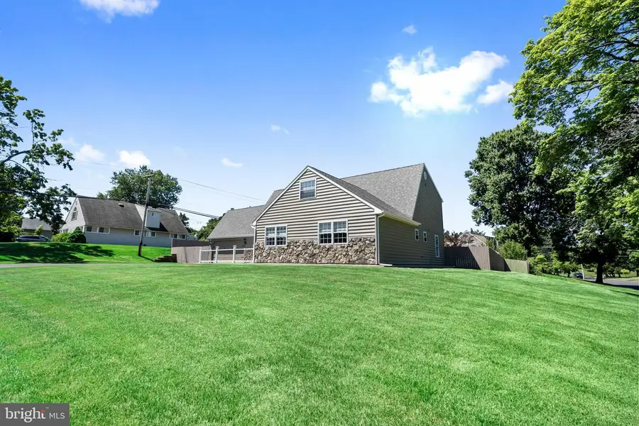 57 Rust Hill Rd, Levittown, PA 19056 - #2