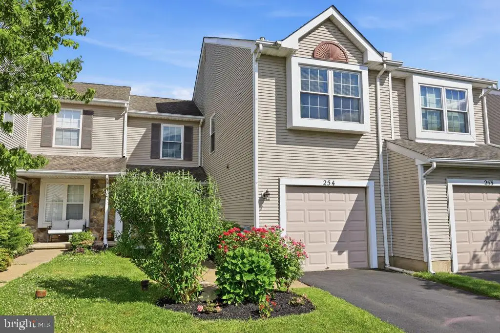 254 Sequoia Dr, Newtown, PA 18940 - #1