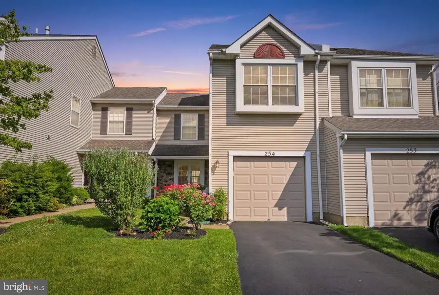 254 Sequoia Dr, Newtown, PA 18940 - #2