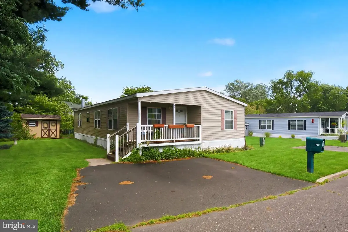 7001 Huber Dr, Morrisville, PA 19067 - #1