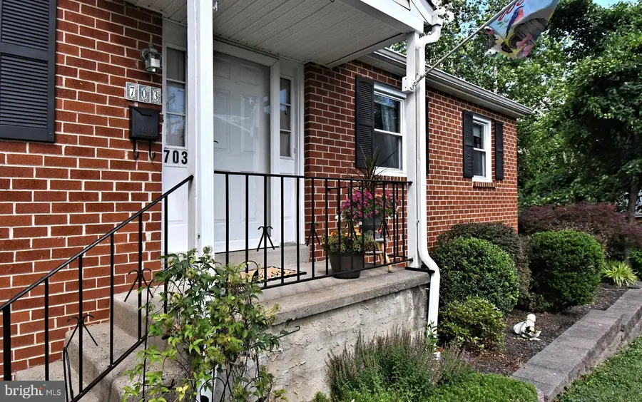 703 W County Line Rd, Warminster, PA 18974 - #3