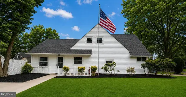43 Northpark Dr, LEVITTOWN, PA 19054