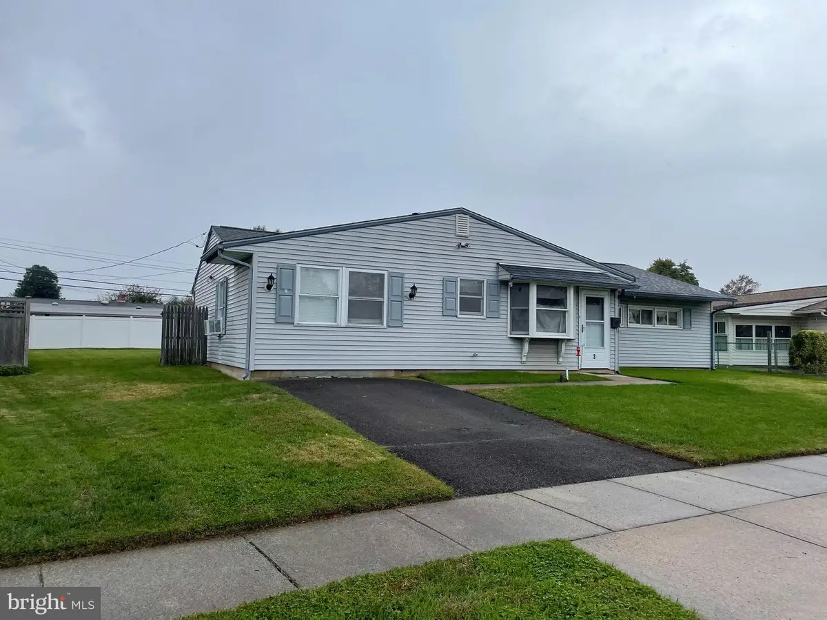 3 Lilac Ln, Levittown, PA 19054 - #1