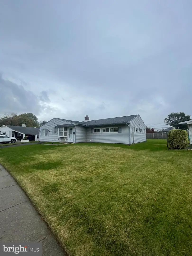 3 Lilac Ln, Levittown, PA 19054 - #2