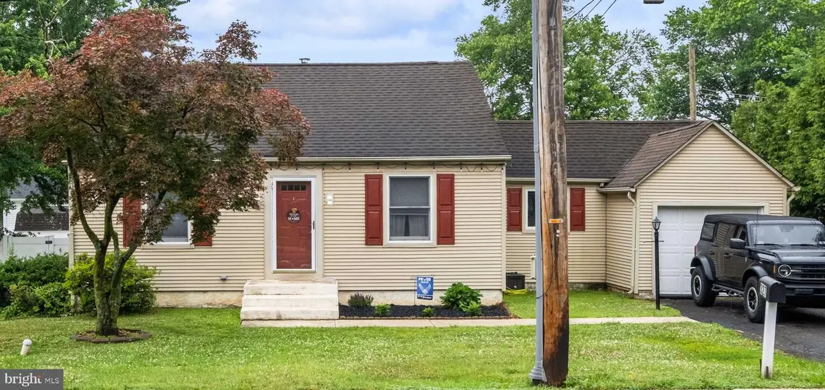 327 Elmwood Ave, Feasterville Trevose, PA 19053 - #1