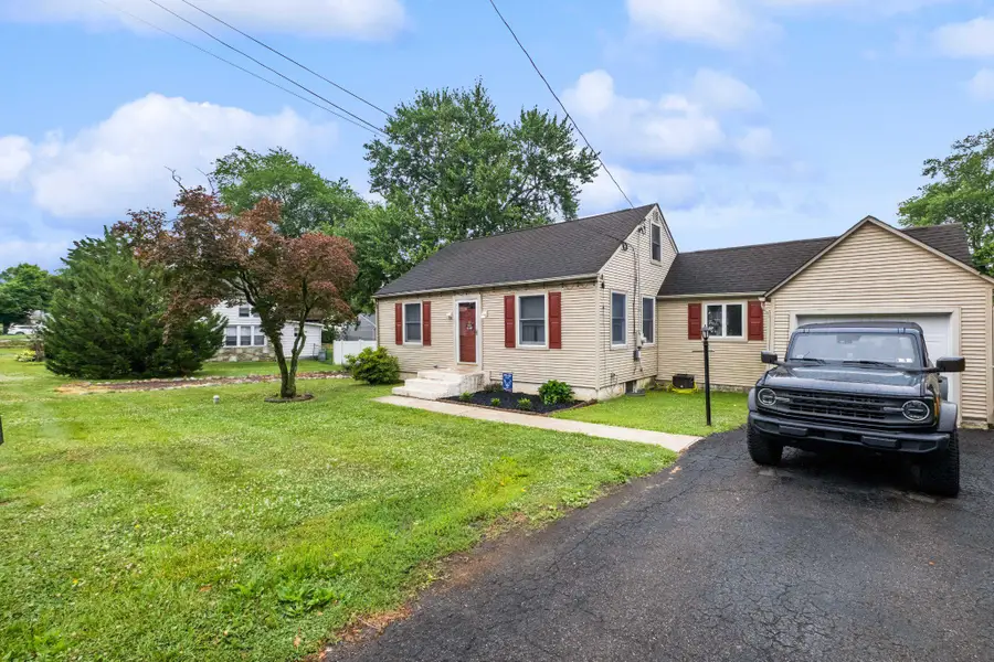 327 Elmwood Ave, Feasterville Trevose, PA 19053 - #2