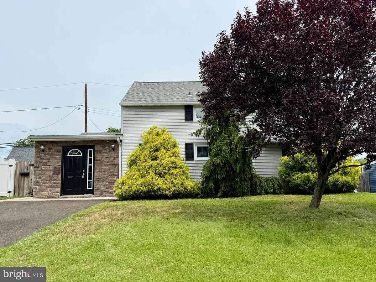 32 Great Oak Rd, Levittown, PA 19057 - #1