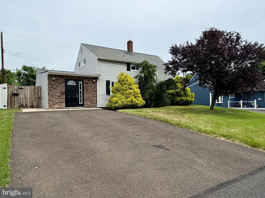 32 Great Oak Rd, Levittown, PA 19057 - #2
