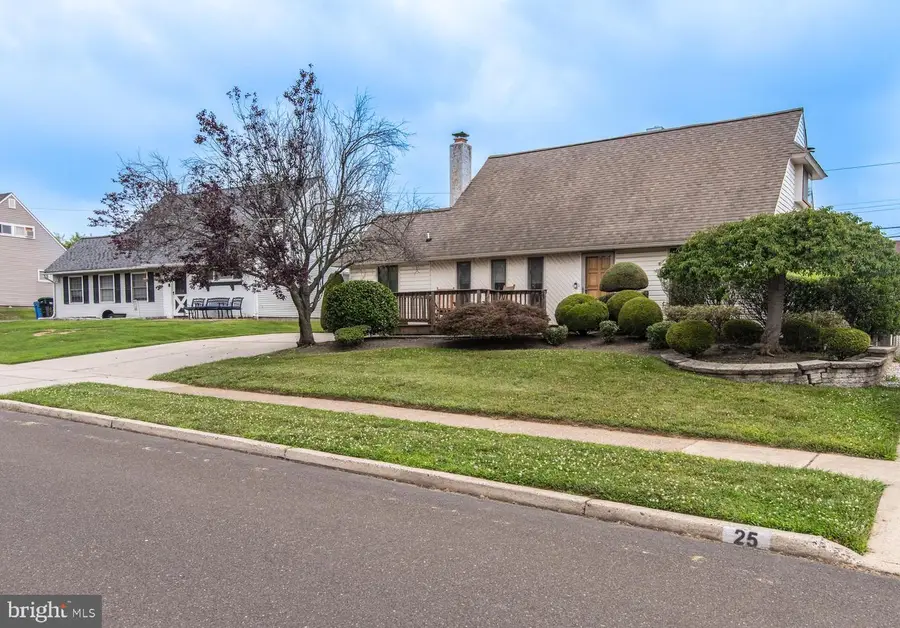 23 Begonia Ln, Levittown, PA 19054 - #2