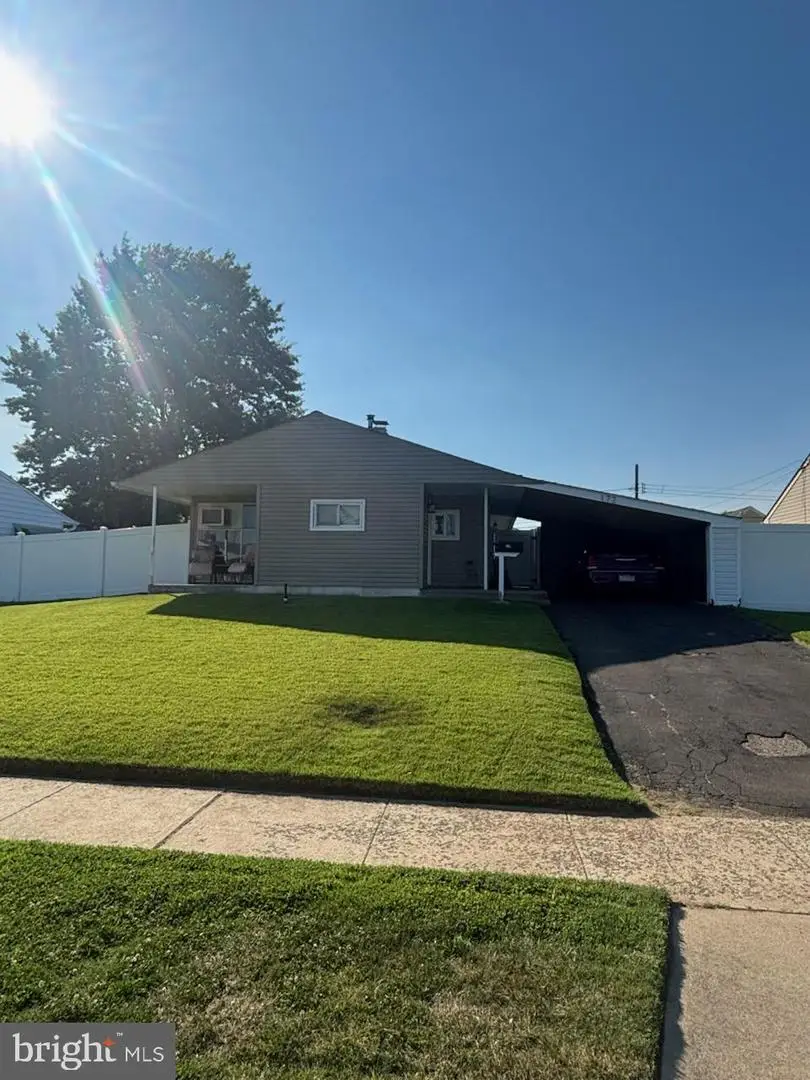 172 Crabtree Dr, Levittown, PA 19055 - #1