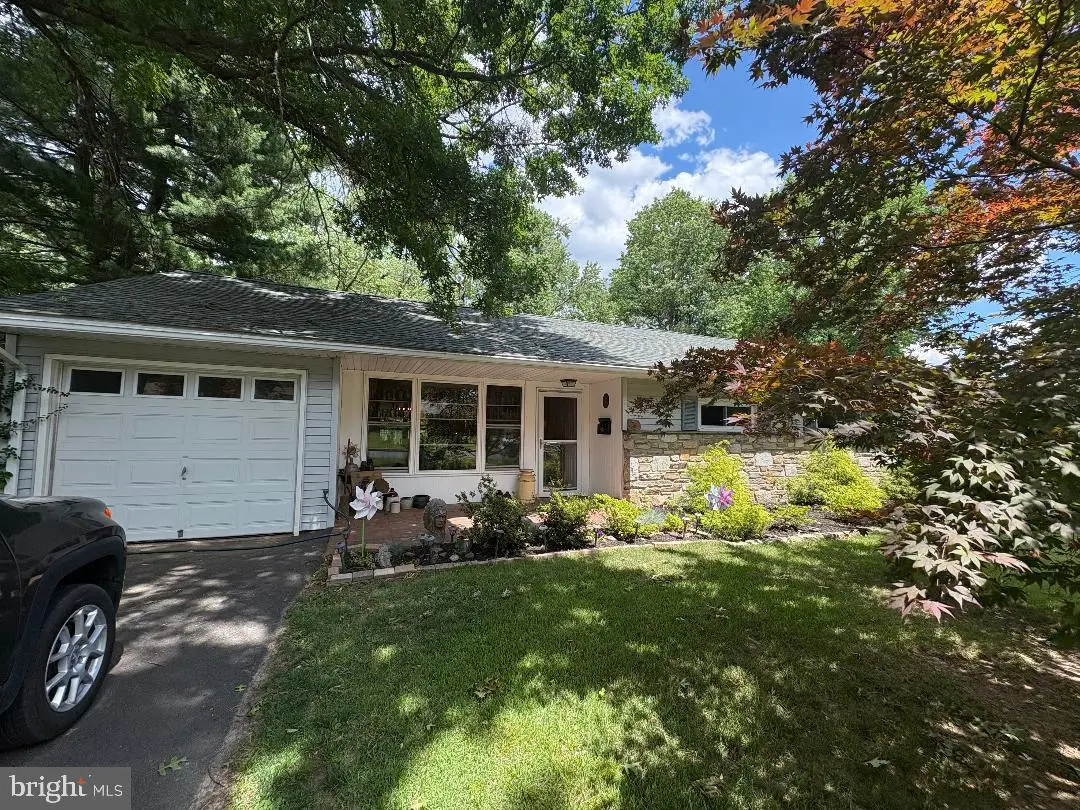 1041 Jeffrey Dr, Southampton, PA 18966 - #1