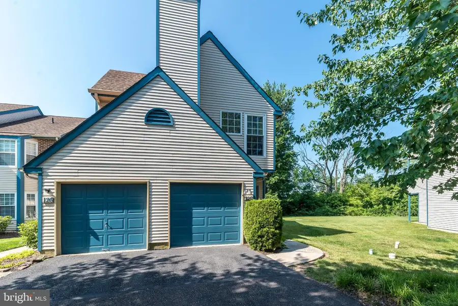 226 Allem Ln, Perkasie, PA 18944 - #2