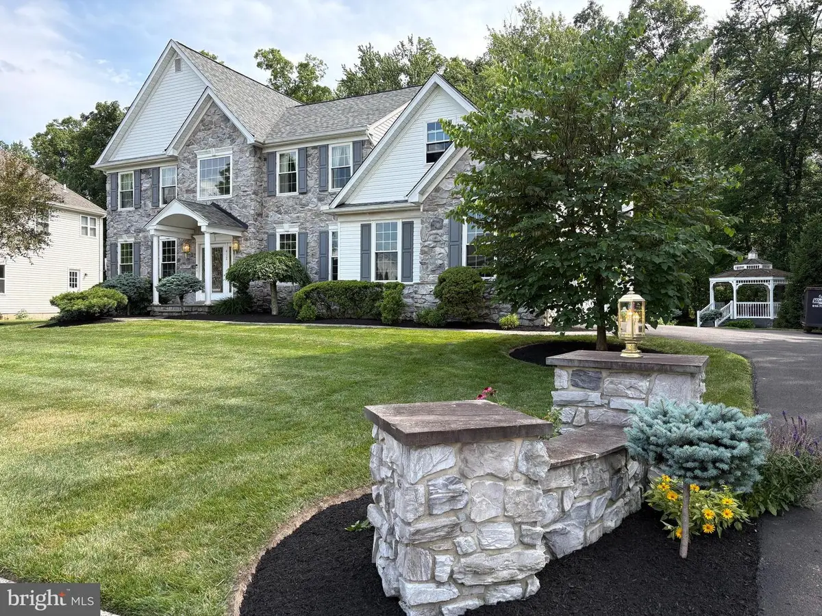 412 Parkview Cir, Warrington, PA 18976 - #1