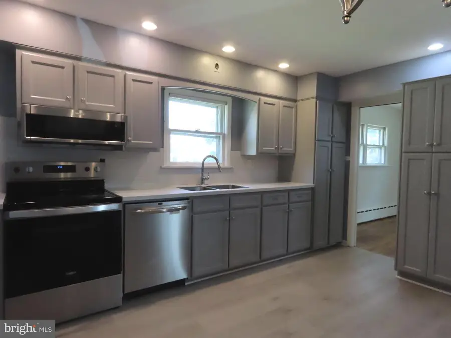 546 Clymer Ave, Morrisville, PA 19067 - #2