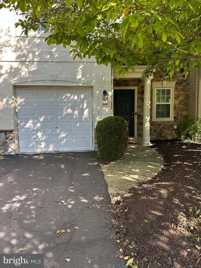 203 Oaktree Ct, Warwick, PA 18974 - #2