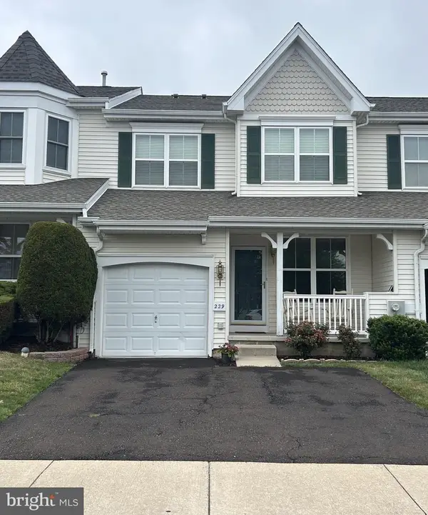229 Coventry Rd, CHALFONT, PA 18914