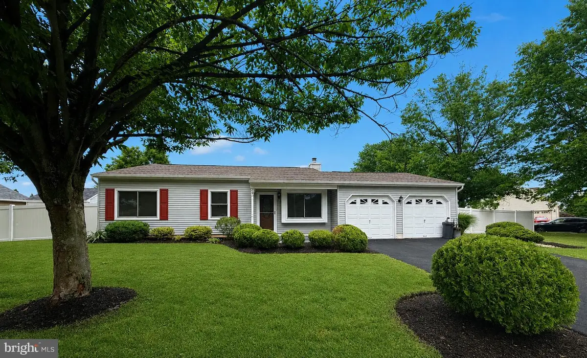 29 Hedgerow Dr, Fairless Hills, PA 19030 - #1